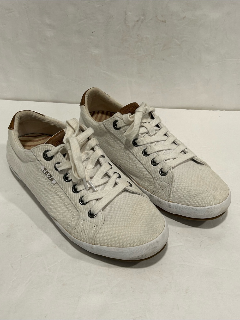 Taos Star Women's White Canvas Lace Up Comfort Sneakers – Size 8